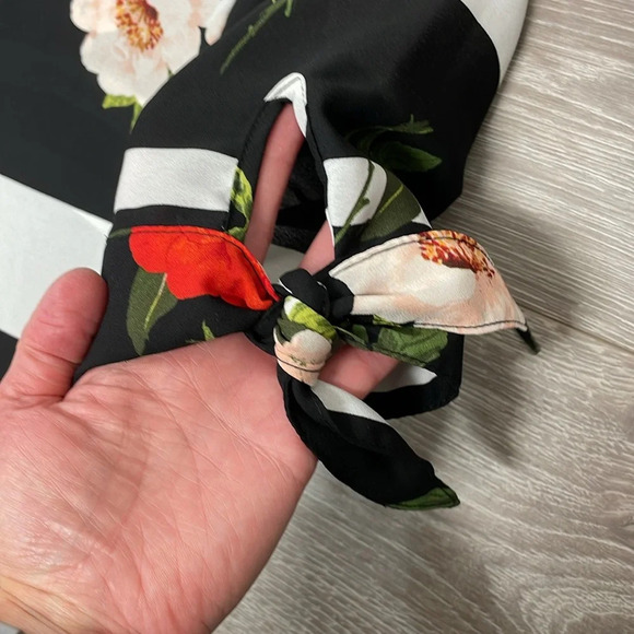 Zac & Rachel 3/4 Sleeve V-Neck Blouse Black White Striped Floral PM - Picture 14 of 15